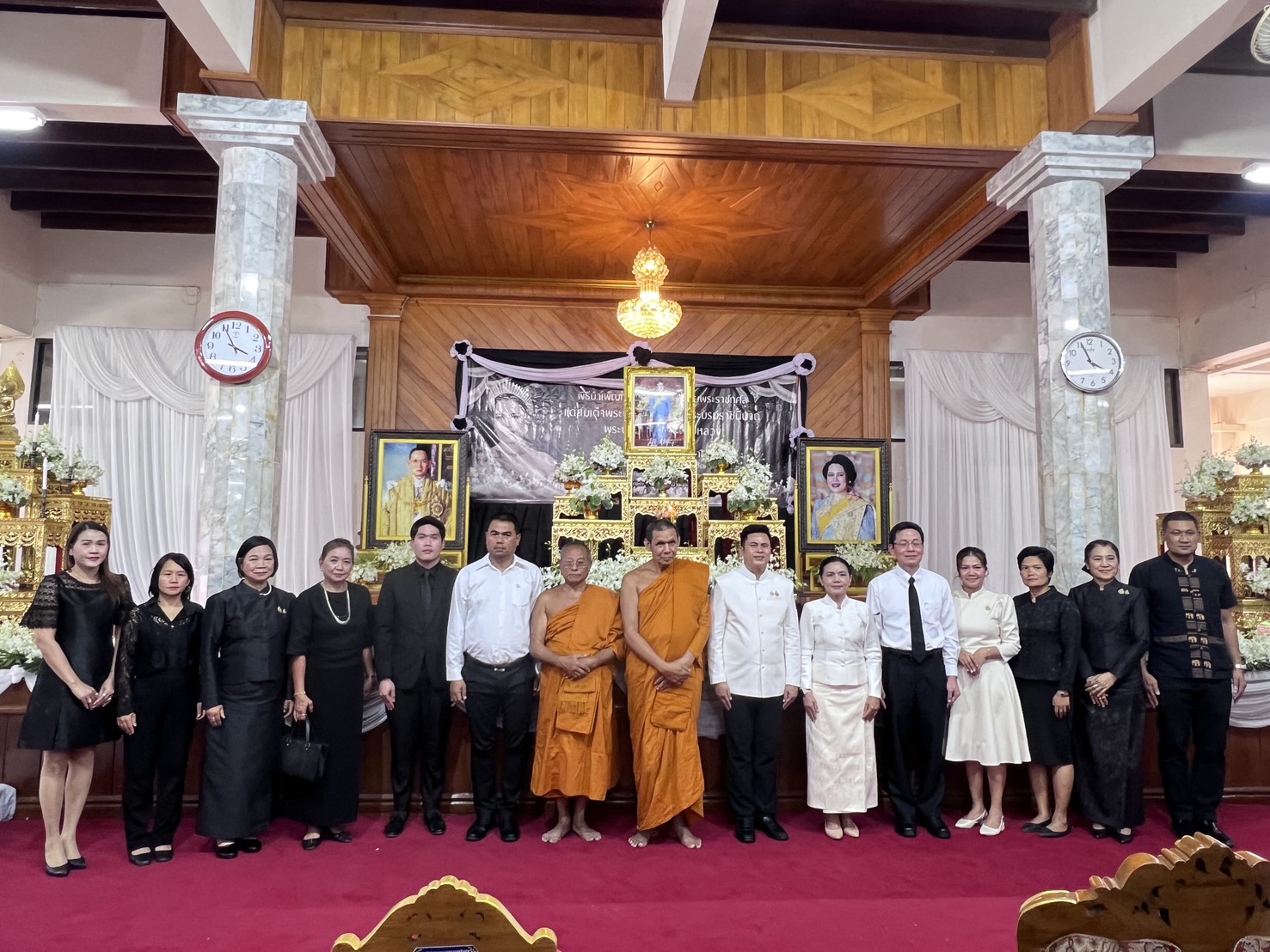 title - ปฏิรูปที่ดินจังหวัดเพชรบุรี พร้อมด้วย เจ้าหน้าที่ ส.ป.ก.เพชรบุรี ร่วมพิธีสวดพระพุทธมนต์และเจริญจิตภาวนาอุทิศถวายแด่ สมเด็จพระนางเจ้าสิริกิติ์ พระบรมราชินีนาถ พระบรมราชชนนีพันปีหลวง